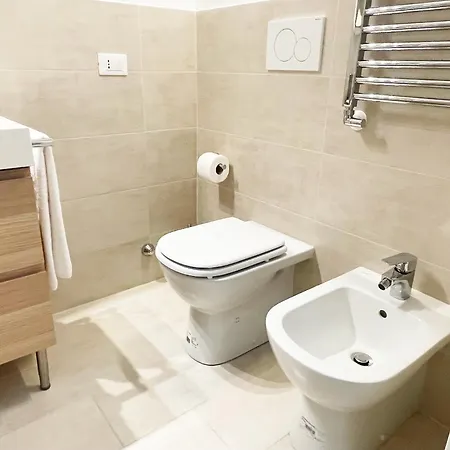 Cozy And Quiet In Isola District Apartment Milan