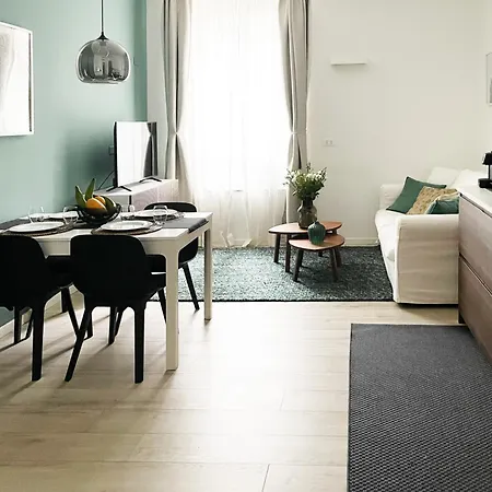 Cozy And Quiet In Isola District Apartment